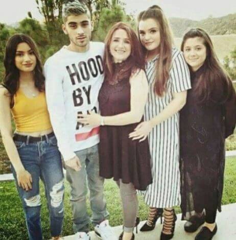 Tricia Brannan Malik with her children, Zayn Malik, Waliyha Malik, Safaa Malik, and Doniya Malik.